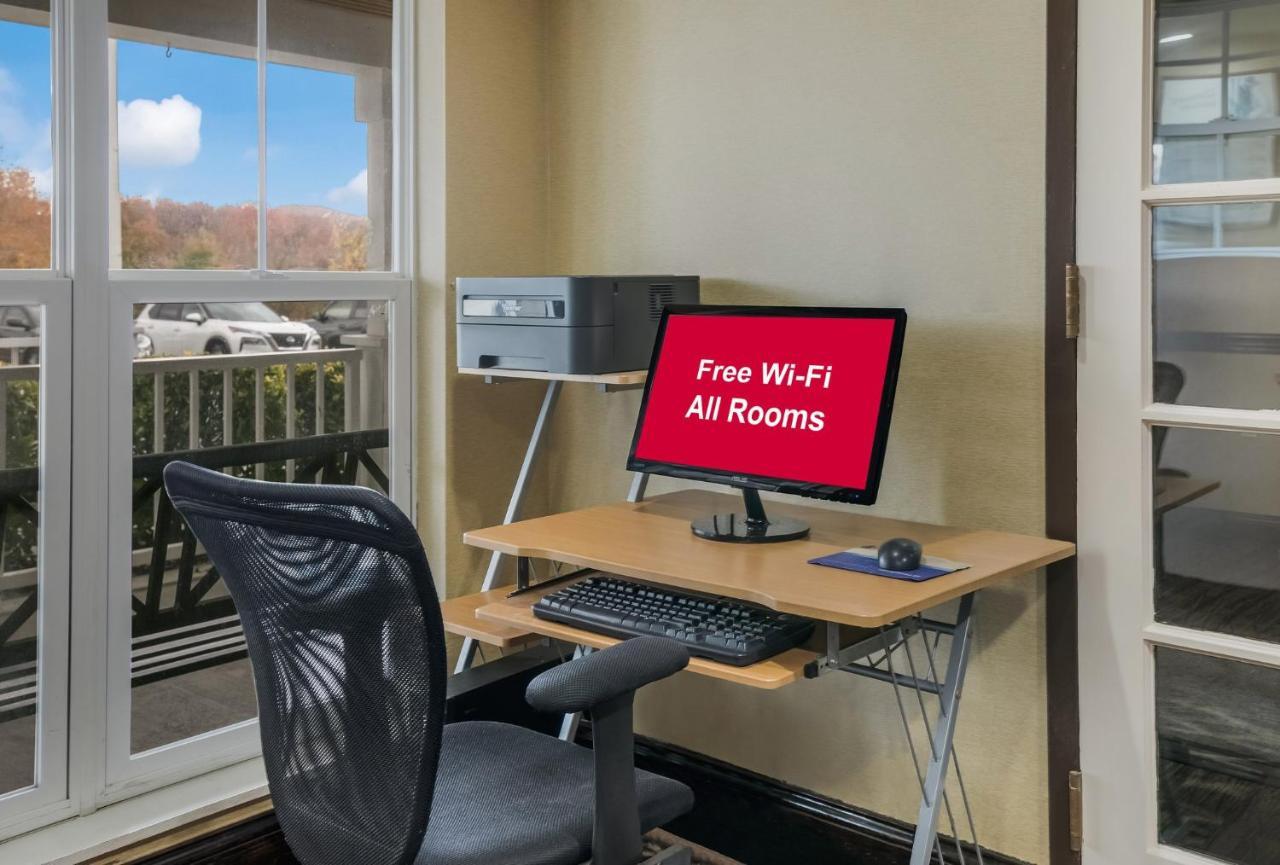 Red Roof Inn & Suites Knoxville East Extérieur photo